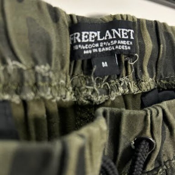 "Men's Camo Jogger Pants - Size M, Comfortable & Trendy Fit" - Picture 2 of 3